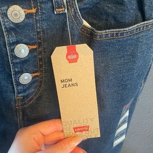 NWT Levi’s mom jeans